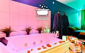 NOUVEAU Superbe appartement avec JACUZZI